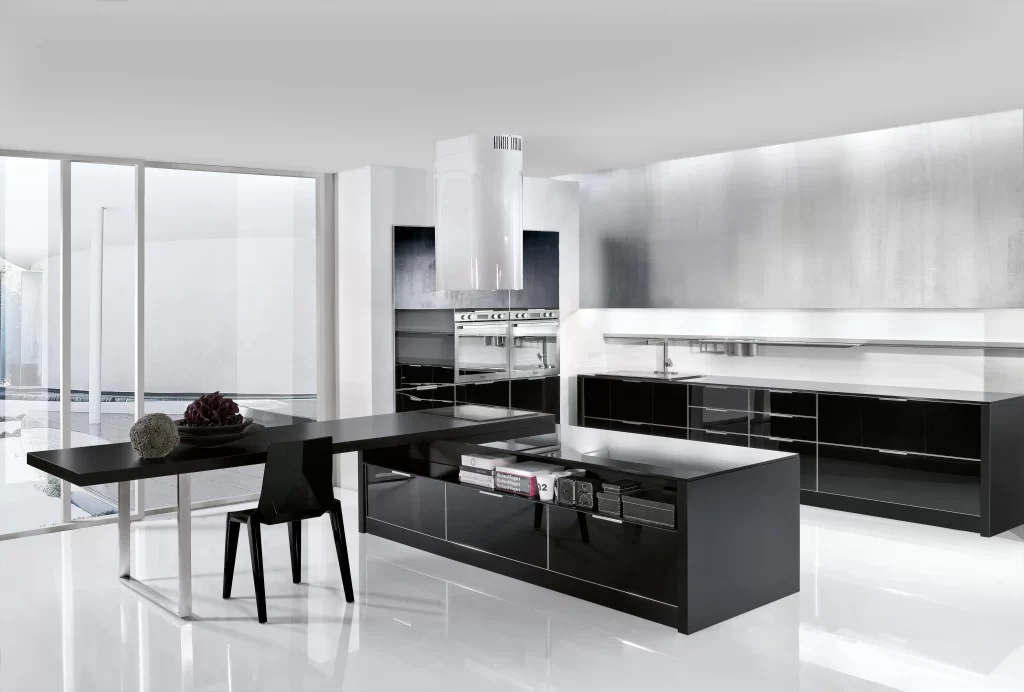 Cucina con isola moderna bianca e nera