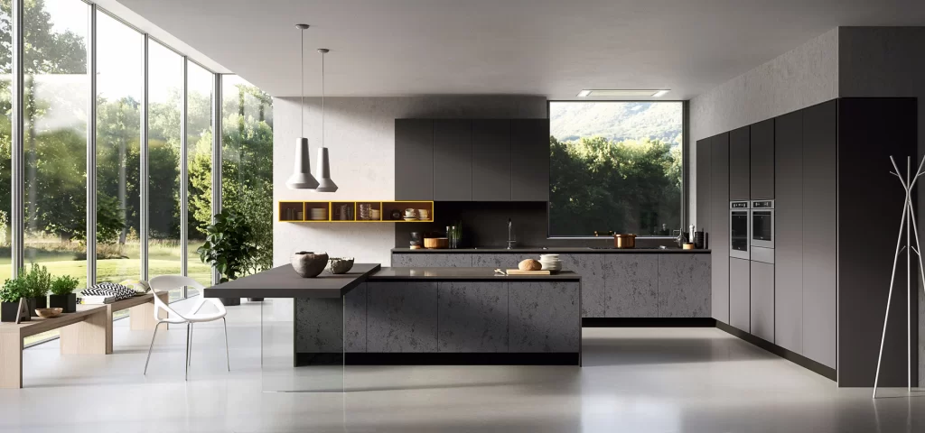 Cucina con isola moderna con finiture nere e grigie